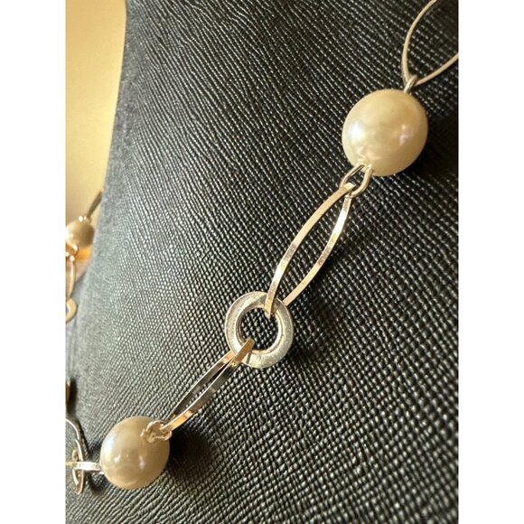 OHQ Pearl & Silver Tone Jewelry Set Necklace Bracelet & Earrings - Picture 3 of 14